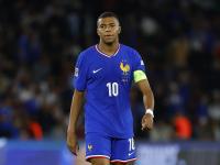 包含姆巴佩在巴黎圣日耳曼比赛中败北，表现优异引发热议！引发球迷热议的词条